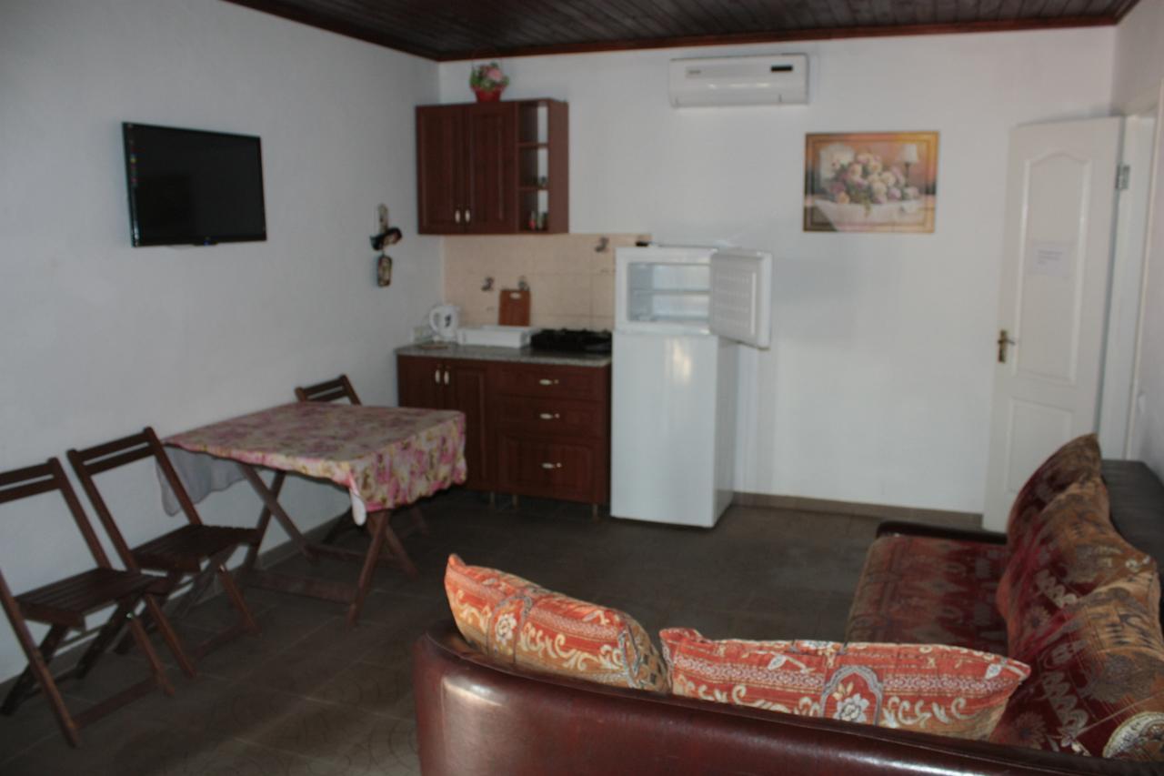 Akvitaniya Mini-Hotel 자토카 외부 사진