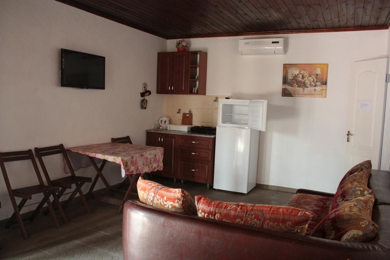 Akvitaniya Mini-Hotel 자토카 외부 사진