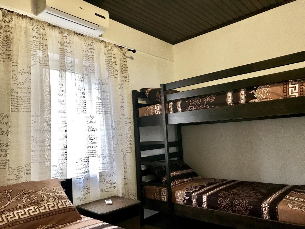 Akvitaniya Mini-Hotel 자토카 외부 사진